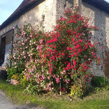 Maison De Campagne A La Ferme Pillac Exterior photo